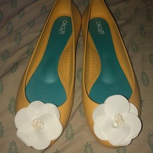 Oka-B May Lynn Flats with Flower